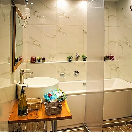 Ayasofia Jakuzzi 2 Bedrooms Balcony * Thessaloniki